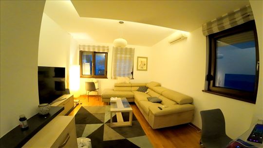 Izdaje se ekskluzivan, stilski opremljen 2,0 stan