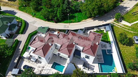 Izdaje se luksuzna vila sa bazenom – Vrdnik