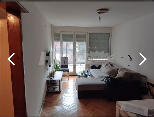 Izdaje se soba u stanu za studentkinju!