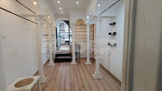 lokal 27 m  +3m za frizerski salon ili drugo