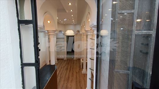 lokal 27 m  +3m za frizerski salon ili drugo