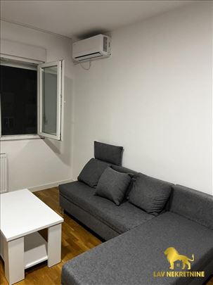 Namesten jednoiposoban stan na Novom Naselju