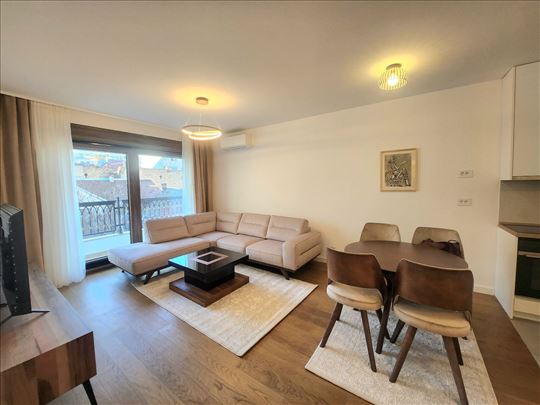 NOV lux stan sa garažom