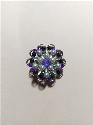 Okrugli rustični broš sa biserima