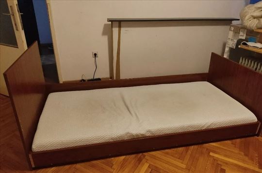Prodajem krevet(bez dušeka) i radni sto