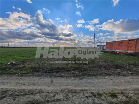 Prodajem plac 6,7 ari u Batajnici, naselje Šangaj