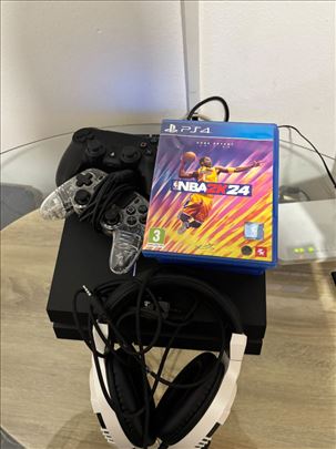 Prodajem Sony PlayStation 4 FAT (PS4)