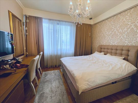 Raskošno opremljen stan na visokom spratu