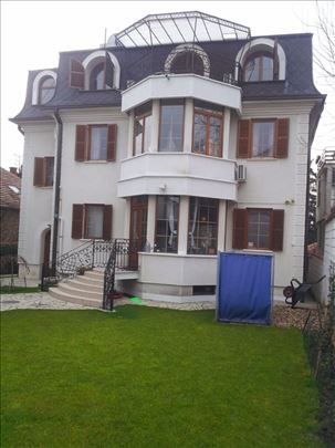 Retko u ponudi lux kuća na Senjaku