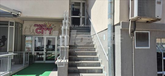 Stan u centru Niša, Obrenovićeva (Drvarska)