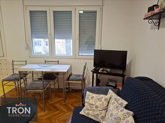 Dvosoban stan kod hotela Tonanti