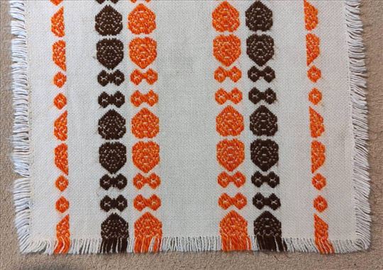 Etno milje sa teksturom tkanja  95  x 40 cm  