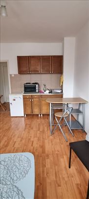 Grasonjera kod TC Merkur nameštena