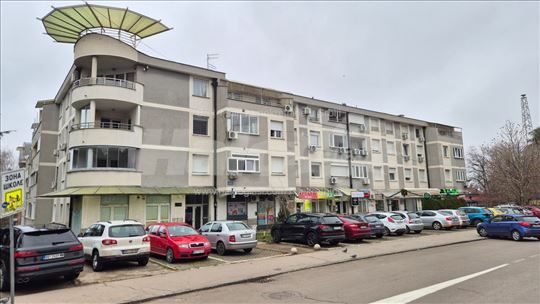 Namešten stan na Ceraku 63+10m2,odlična lokacija