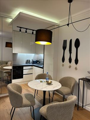 Nov neuseljavan stan, garaža, odlična lokacija