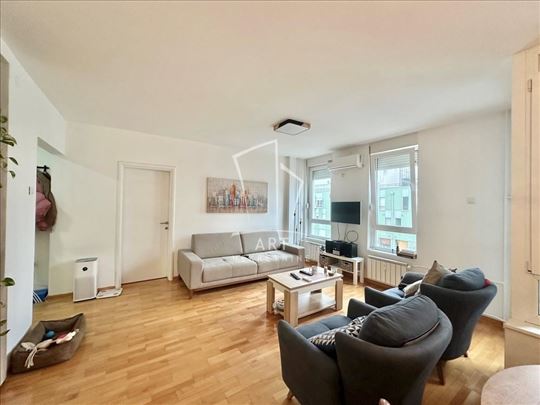 Uknjižen, izuzetan, renoviran stan ID#13517