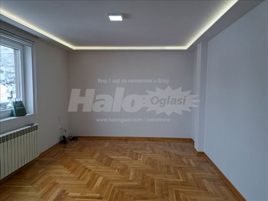 Visnjica, 46m2, prazan + parking mesto