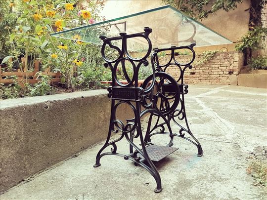 Antonović sto retro