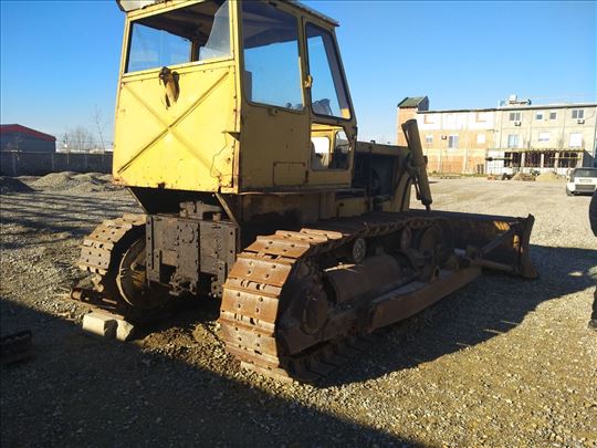 Buldozer tg 170 u delovima