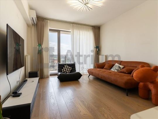 Četvorosoban stan u Beogradu na vodi