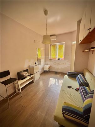 Garsonjera, Medak Padina