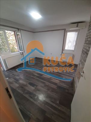 Izdaje se jednoiposoban nenamešten stan na Palilul