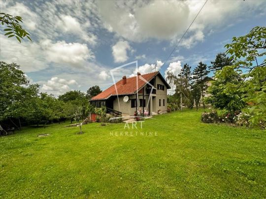 Kuća na Kosmaju,15 ari placa ID#13521