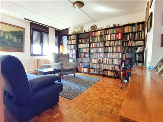 Svetao stan-miran kraj, biblioteka, dve terase 1.5