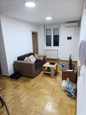 TOP prilika! Stan sa terasom na odličnoj lokaciji!