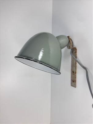 Vintage zidna industrijska lampa