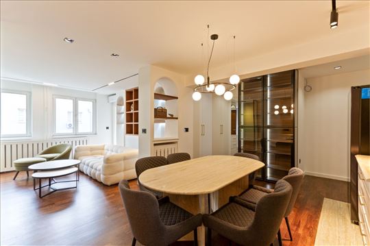 Vračar, diskretan luksuz i komfor sa parkingom 