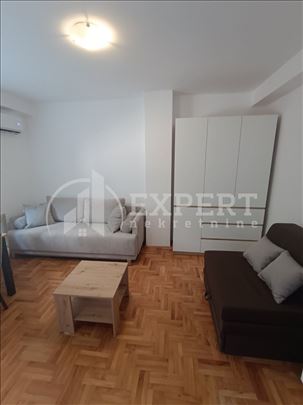 Izdaje se garsonjera 27m2 u blizini Šojke!