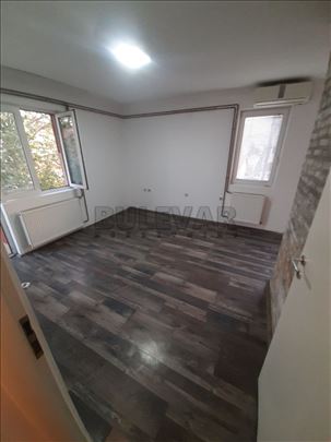 Izdaje se jednoiposoban nenamešten stan na Palilul