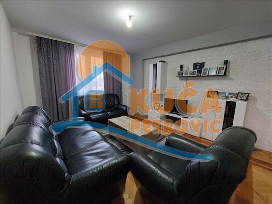 Izdaje se trosoban stan kod DIF-a, 68m2