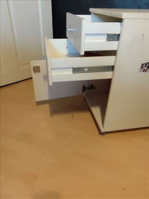 Kancelarijska komoda sa 3 fioke – na točkićima