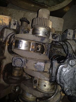 Motor perkins za buldozer 14 oktobar u delovima
