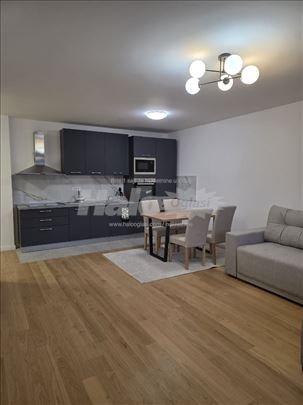 Novogradnja – atraktivan, namešten stan u centru S