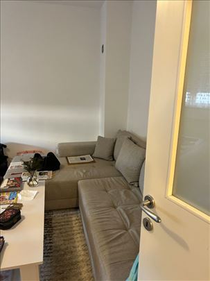 Odlican stan na Bezanijskoj kosi za rentiranje