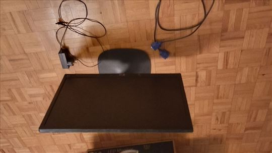 polovan monitor radi skroz