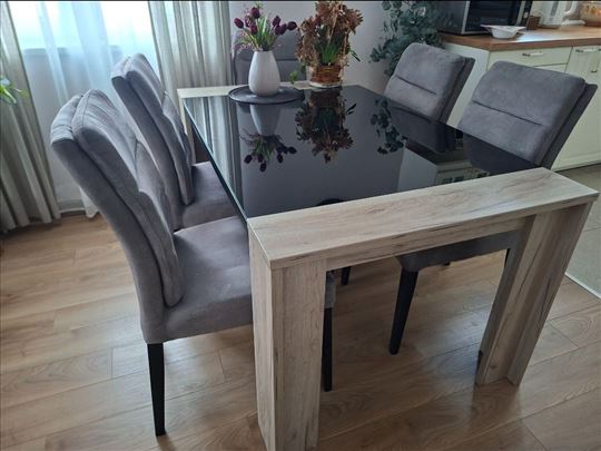 Sto i 6 stolica samo