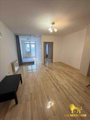 Dvoiposoban stan na Bulevaru Evrope