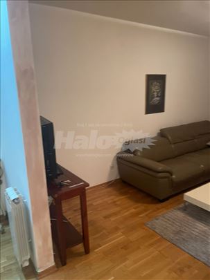 Izdajem namešten stan, 50m kod Voždovačke crkve