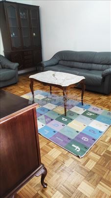 Trosoban stan u mirnom kraju Mirijeva