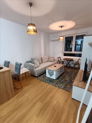 Nov stan, neuseljavan, parking