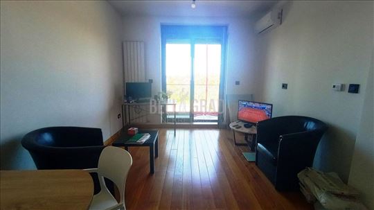 Odličan, nov namešten stan