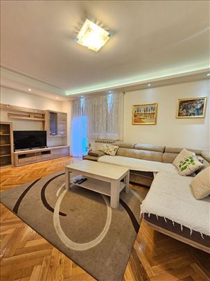 Sa dve spavace sobe, odlican rapored.