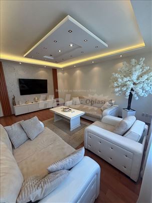 Šestosoban stan-dupleks 133 m2 u Mladenovcu.