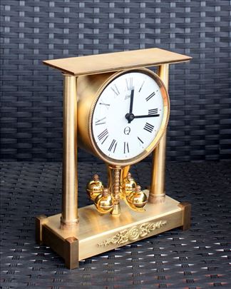 Stoni - komodni sat, SCHATZ. Nemački.