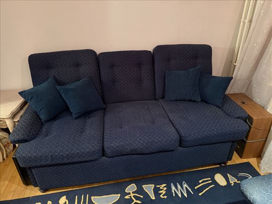 Trosed na razvlačenje i dve fotelje