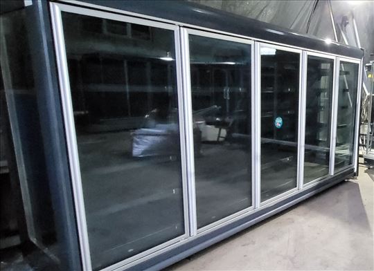 Vertikalne rashladne vitrine